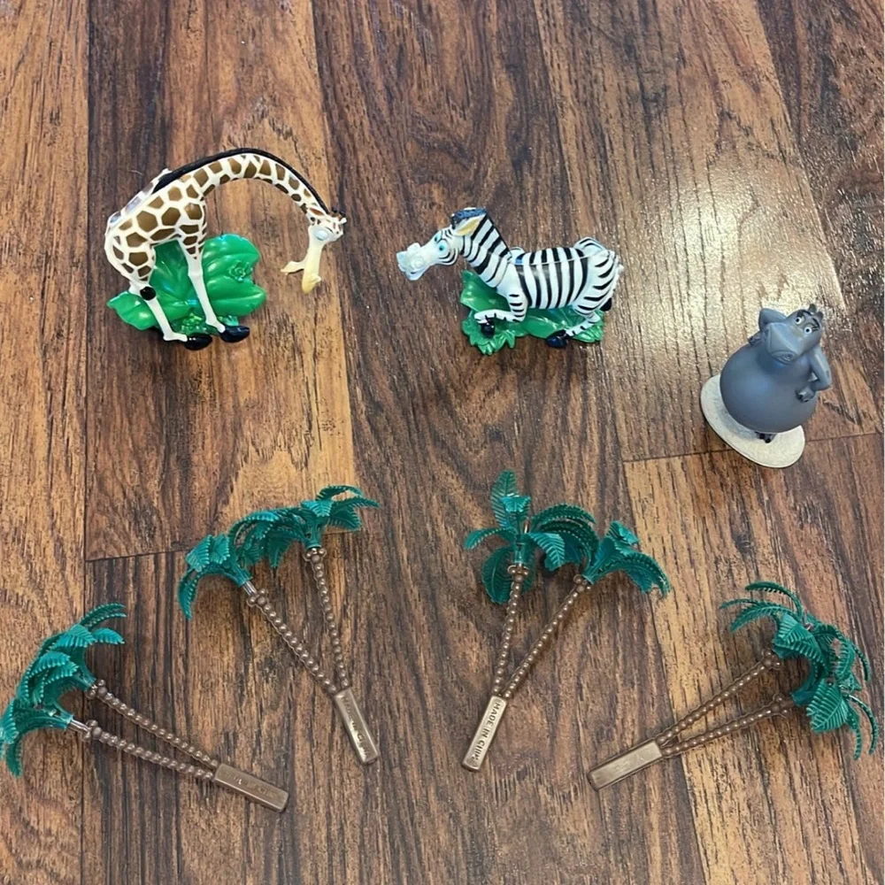 EUC Madagascar Cake Toppers x7 Pieces